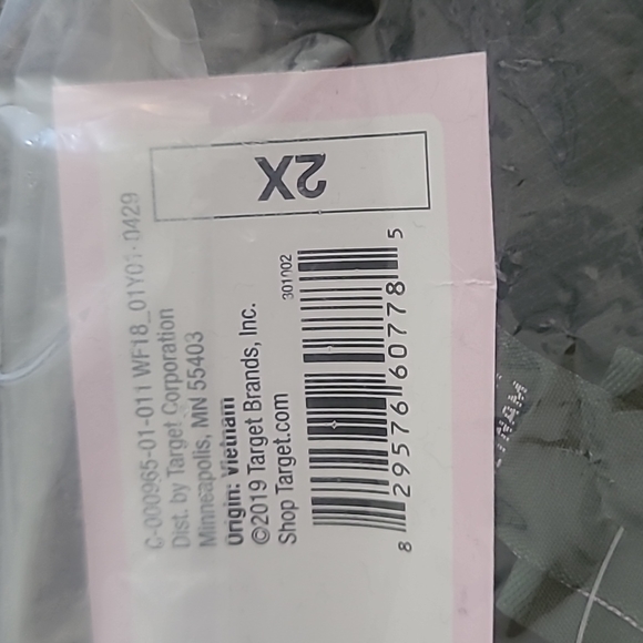 NWT Women's Plus Size Cropped Style Black Sweatshirt 2X - Picture 2 of 6